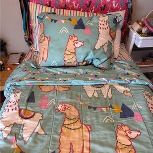 Twin Size Llama Comforter Set